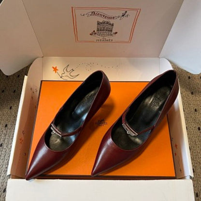 Hermès Lipstick 85 Pumps.