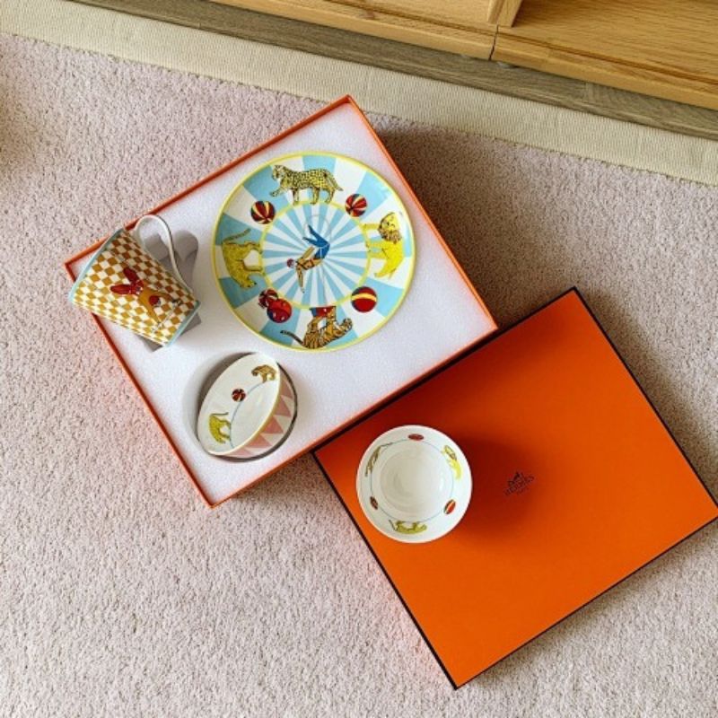 Hermès Circus dinnerware collection