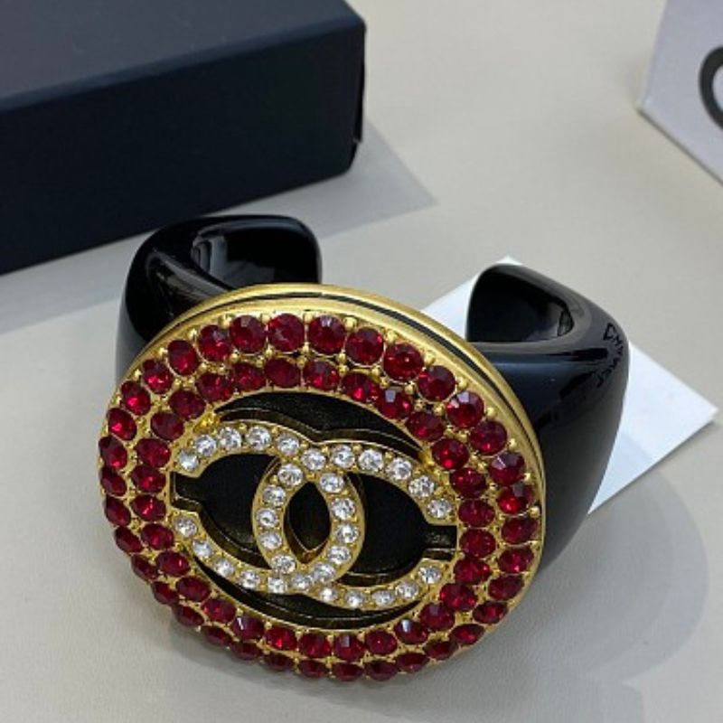 Chanel black resin Gripoix cuff bracelet
