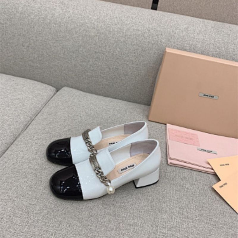 Miu Miu two-tone patent-leather loafer pumps black and white color-blocked design