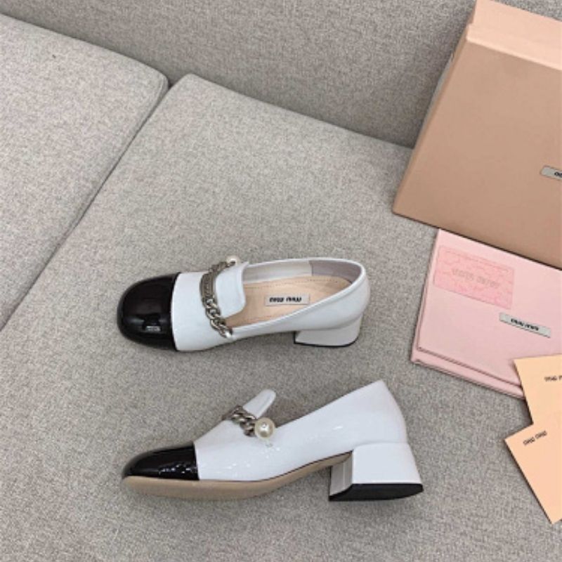 Miu Miu two-tone patent-leather loafer pumps black and white color-blocked design