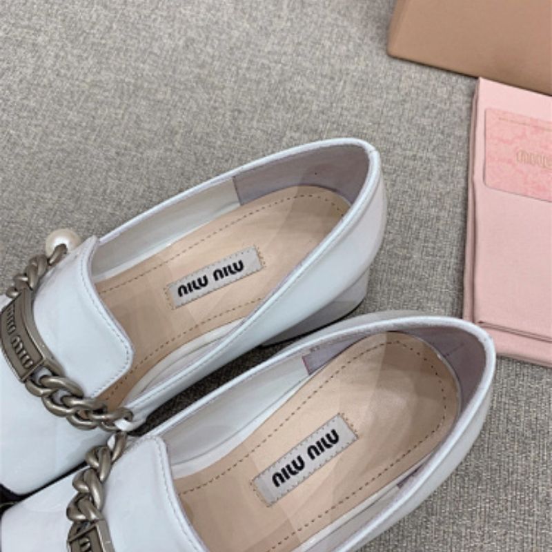 Miu Miu two-tone patent-leather loafer pumps black and white color-blocked design