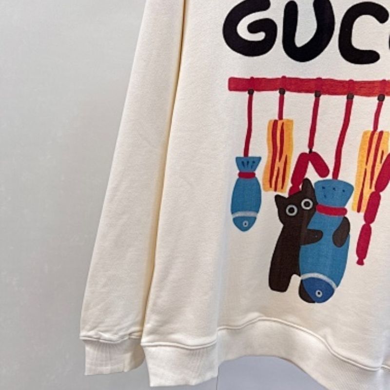 Gucci cotton sweatshirt with an artistic cat and fish graphic print.