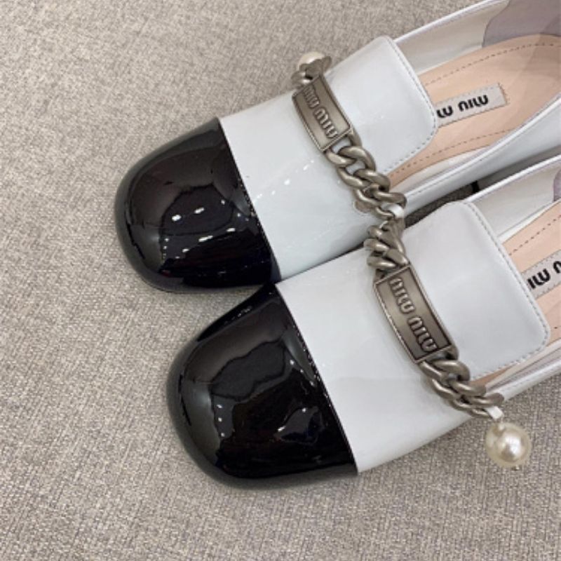 Miu Miu two-tone patent-leather loafer pumps black and white color-blocked design