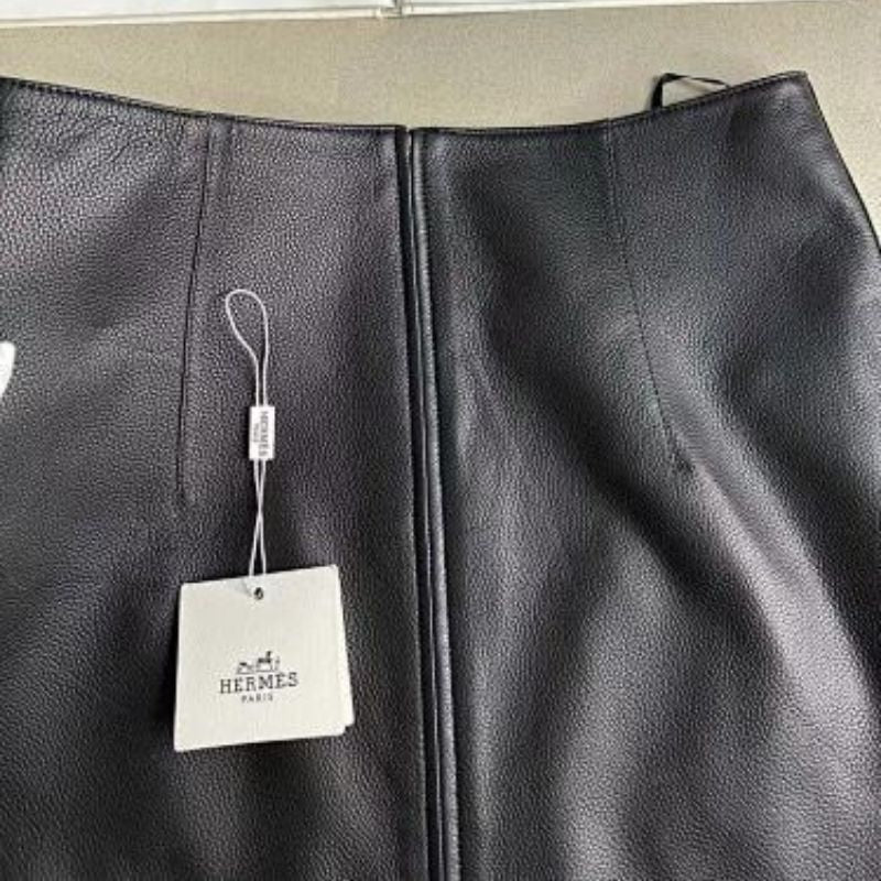 Hermès black leather midi skirt with a distinctive full-length