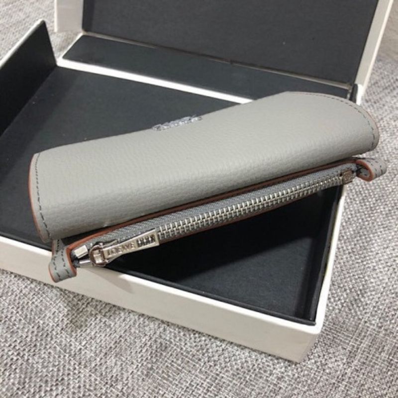 Loewe Anagram Wallet on Chain.