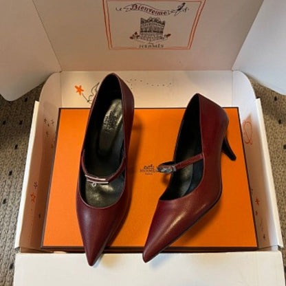Hermès Lipstick 85 Pumps.
