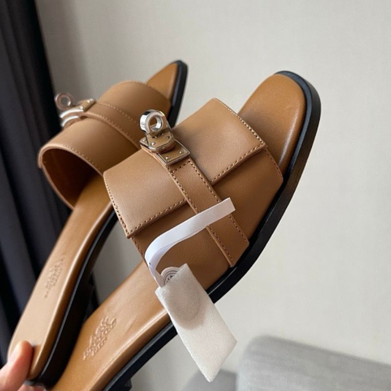 Hermès Giulia Kelly buckle Sandals.