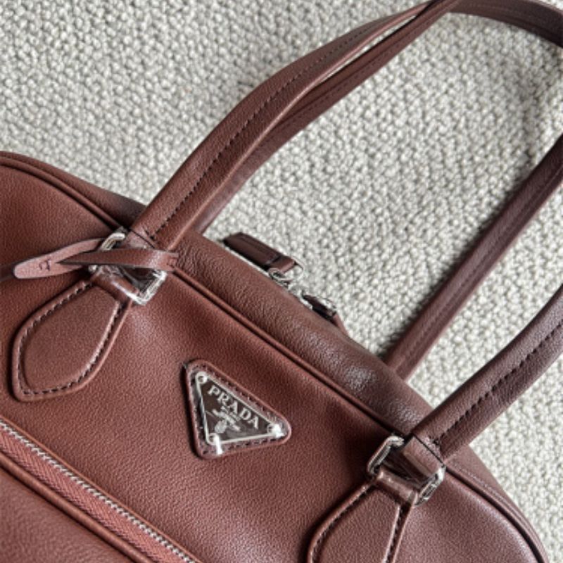 Prada Re-Edition 2005 Medium Leather Bag.