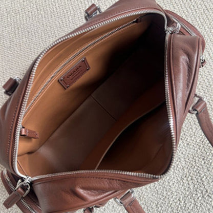 Prada Re-Edition 2005 Medium Leather Bag.