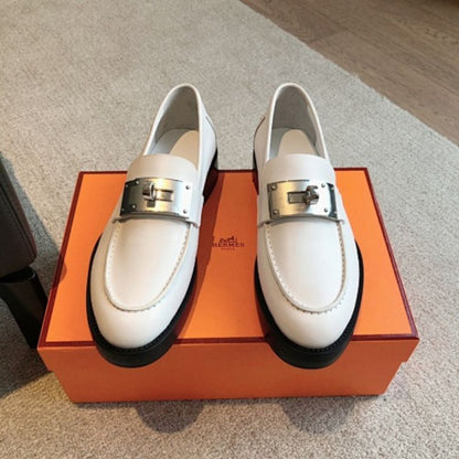 Hermès Dauphine Loafers in white (blanc) leather,