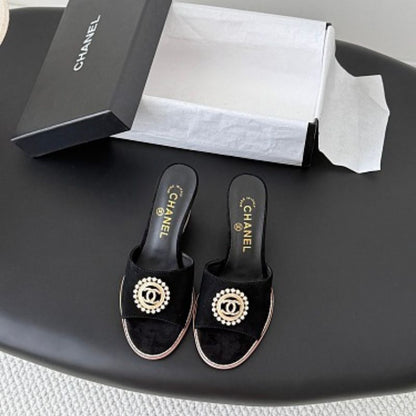 Chanel Pearl-Embellished Interlocking CC Suede Mules in black (noir)