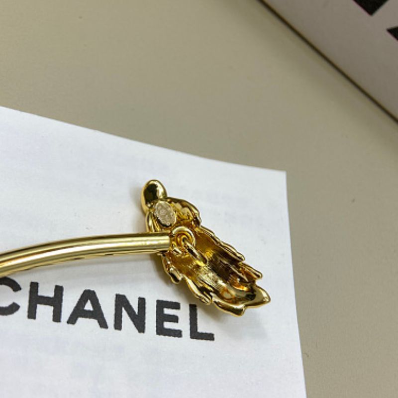 Chanel Sculptural Wheat Motif Torque Necklace