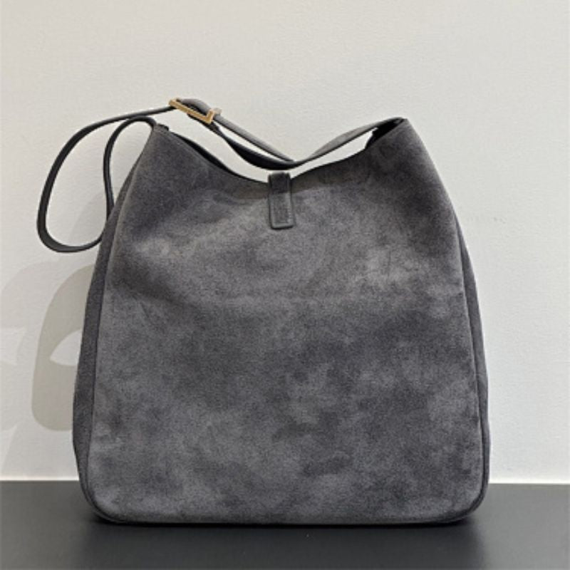 Saint Laurent Le 5 À 7 Supple Small in suede Bag.