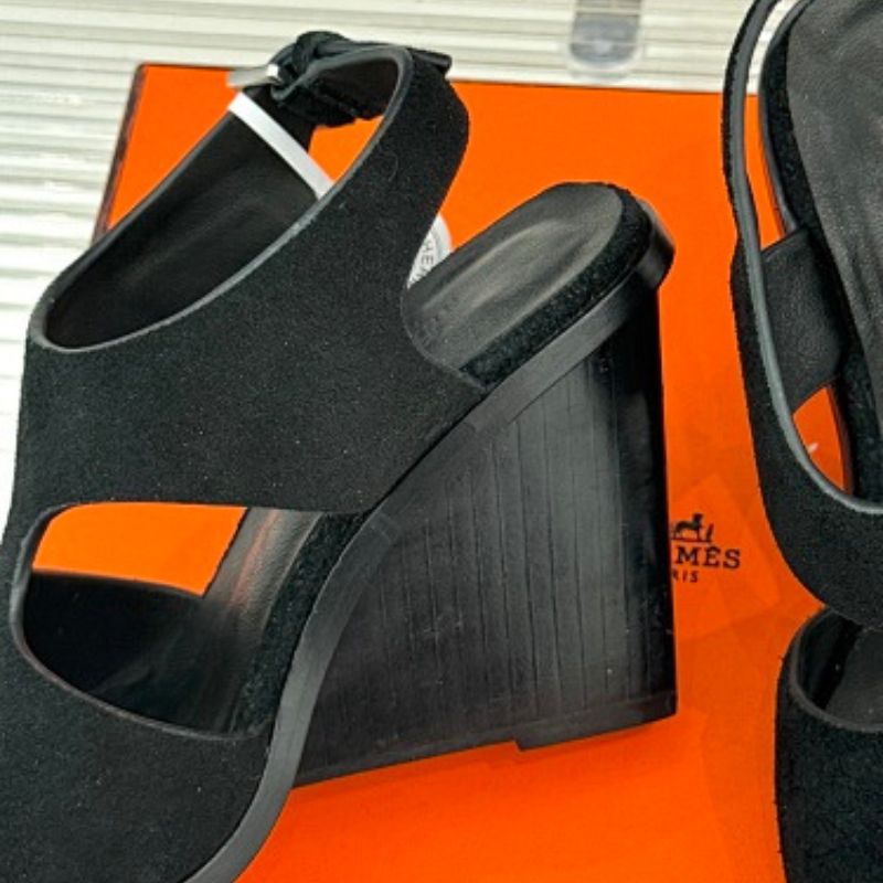 Hermès Kalya 100 Sandals.