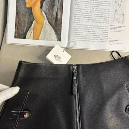 Hermès black leather A-line mini skirt with a front zipper closure