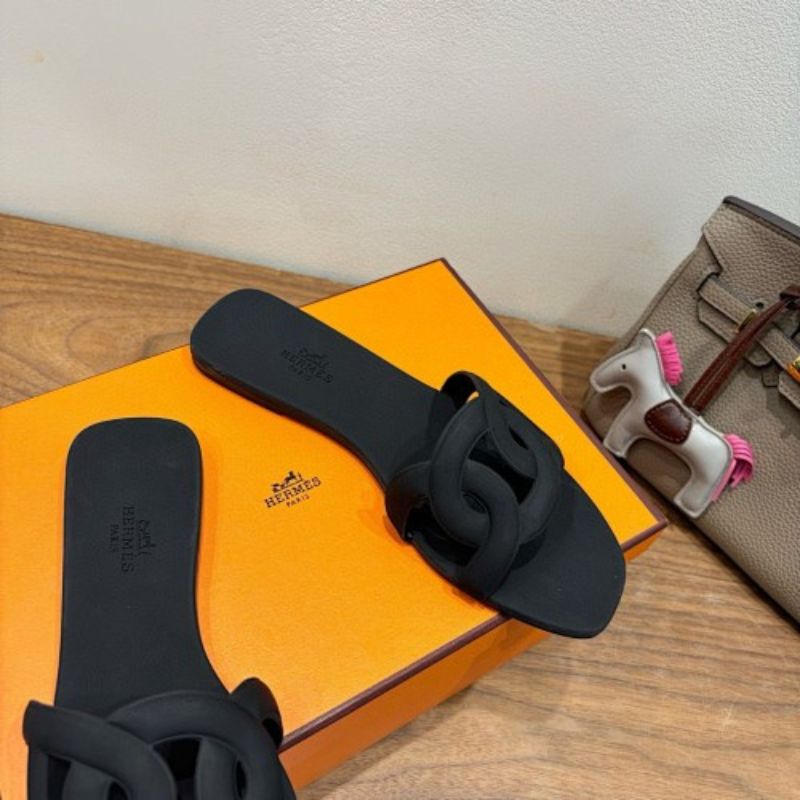 Hermès Aloha Sandals in noir (black)