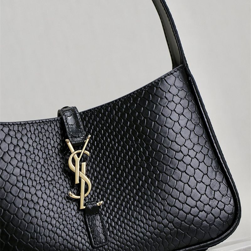 Saint Laurent Le 5 à 7 shoulder bag
