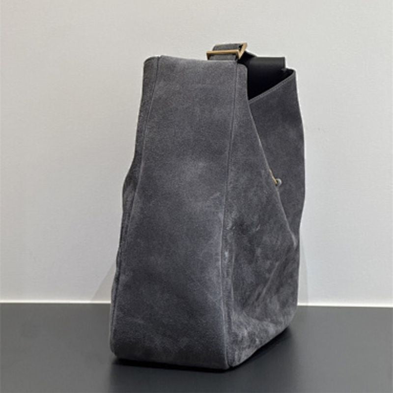 Saint Laurent Le 5 À 7 Supple Small in suede Bag.