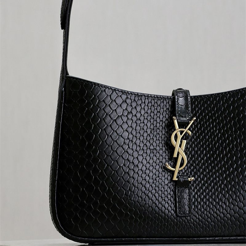 Saint Laurent Le 5 à 7 shoulder bag