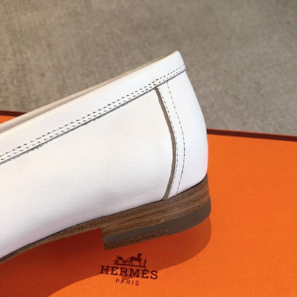 Hermès Paris Loafers in a bi-color white and clay-beige leather combination.