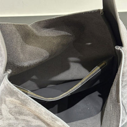 Saint Laurent Le 5 À 7 Supple Small in suede Bag.