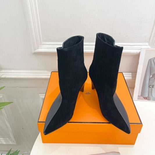 Hermès Rouxa Ankle Boots in a classic noir (black) finish.