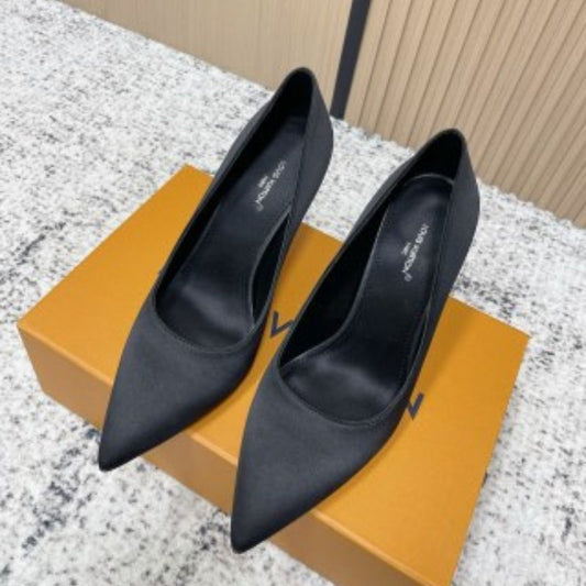 Louis Vuitton Gala Pumps in black satin.