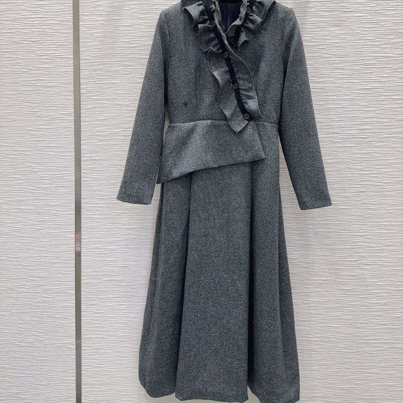 Dior grey distinctive ruffle neck Fall/Winter Ready-to-Wear Collection.