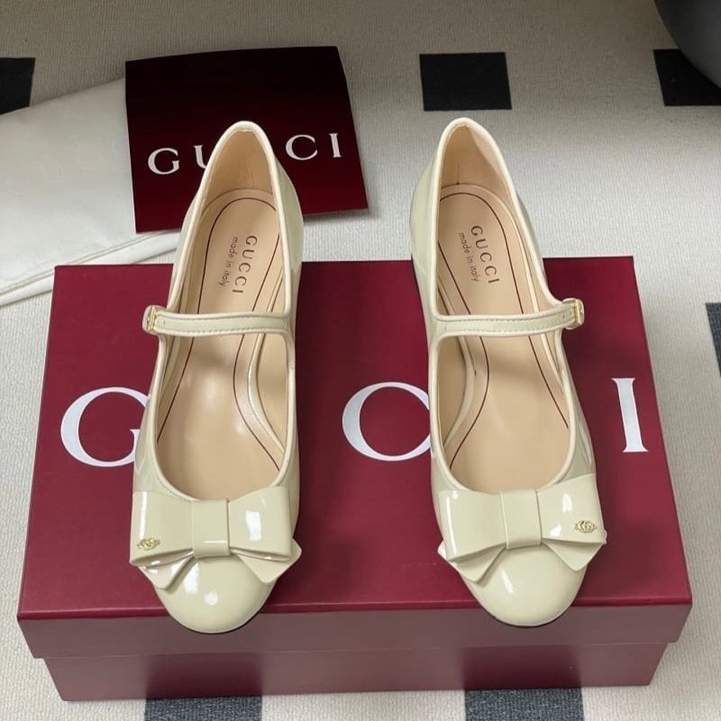 Gucci Patent Leather Mary Jane Bow Pumps