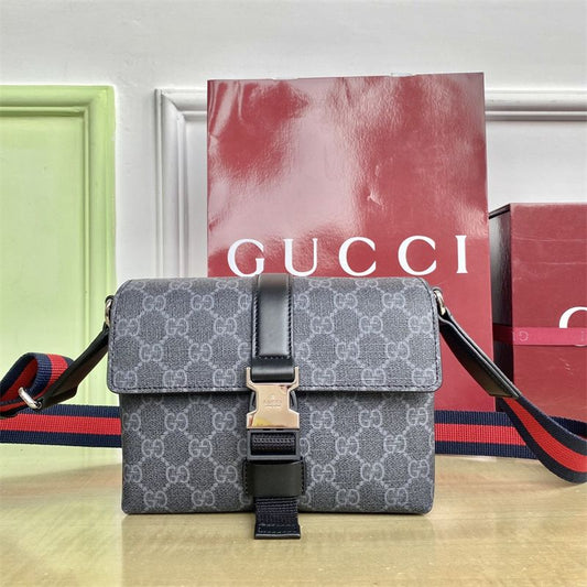 Gucci GG Supreme crossbody bag