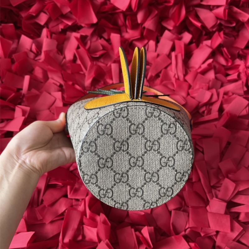Gucci GG Supreme Children's bucket bag with pineapple