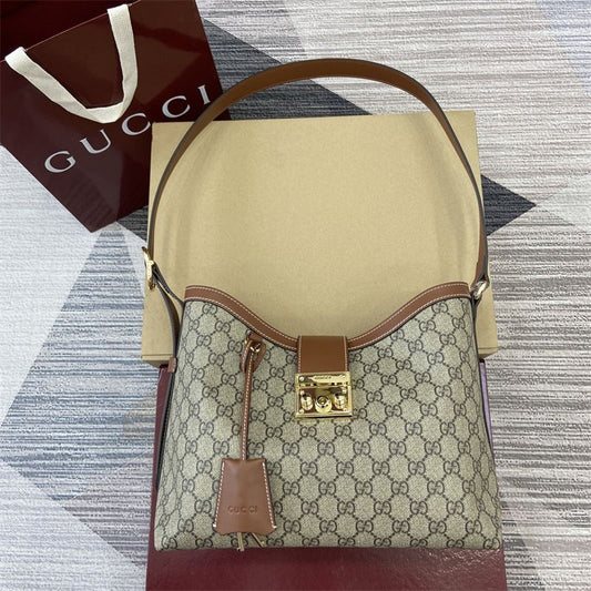 Gucci Padlock GG medium shoulder bag.