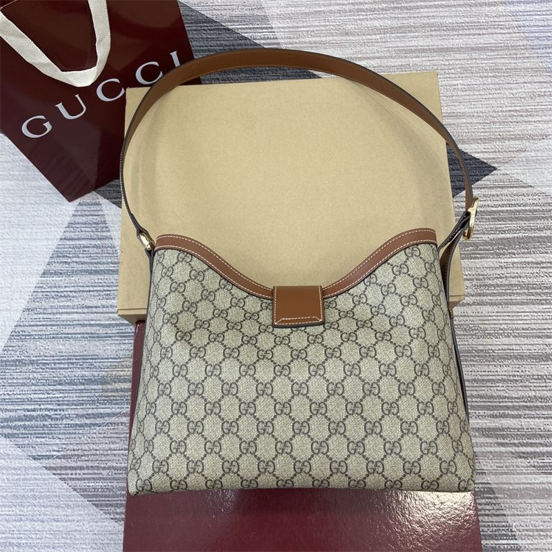Gucci Padlock GG medium shoulder bag.