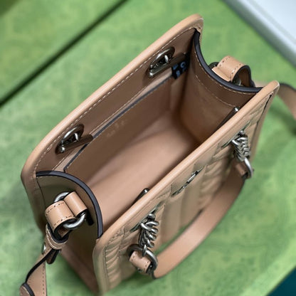 Gucci Leather Quilting GG Marmont Handbag