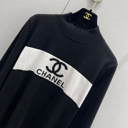 Chanel 24FW Logo Jacquard Contrast Turtleneck Sweatshirt