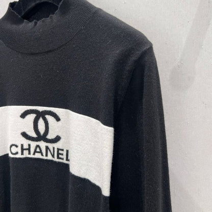 Chanel 24FW Logo Jacquard Contrast Turtleneck Sweatshirt