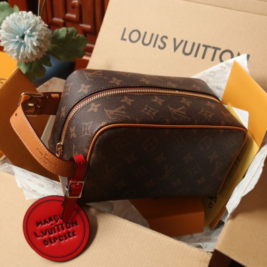 LV Locker Dopp Kit Hr Wash Bag