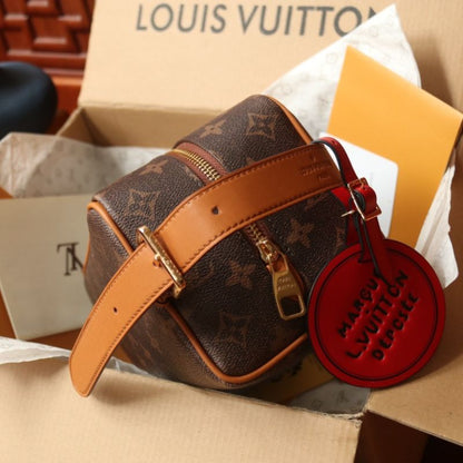 LV Locker Dopp Kit Hr Wash Bag