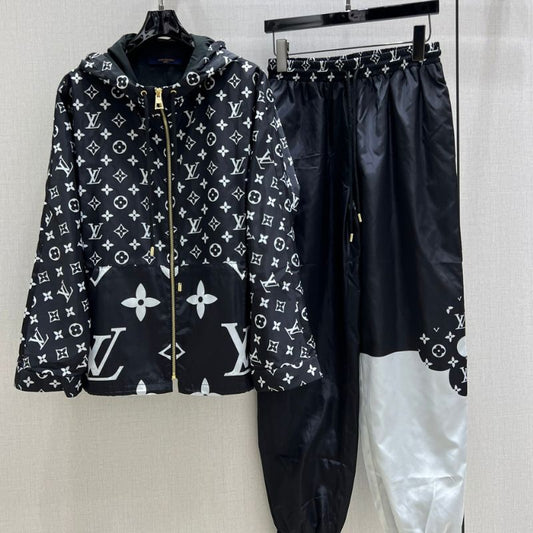 LV Early Spring Game On Color-Matching Suit