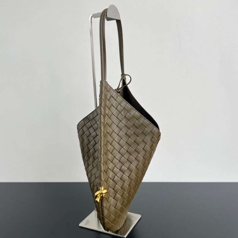 Bottega Veneta Woven motif Medium Shoulder Bag