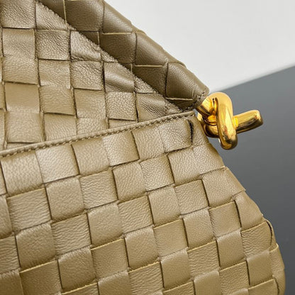 Bottega Veneta Woven motif Medium Shoulder Bag