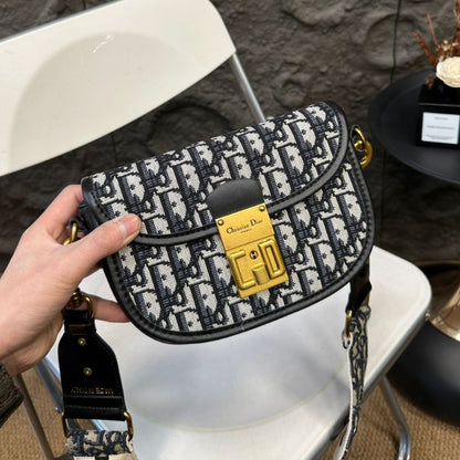 Dior Montaigne Saddle Bag