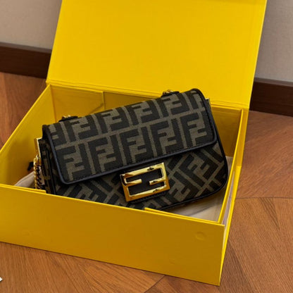 Fendi Everyday Chic Baguette Bag