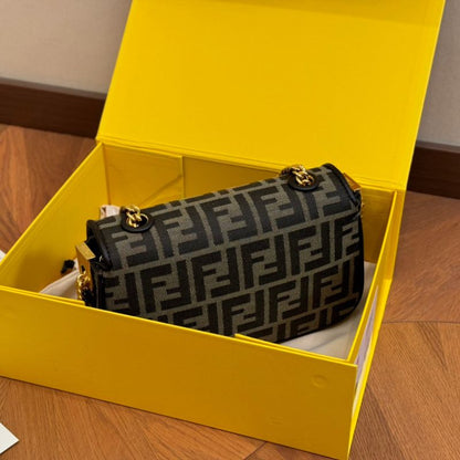 Fendi Everyday Chic Baguette Bag