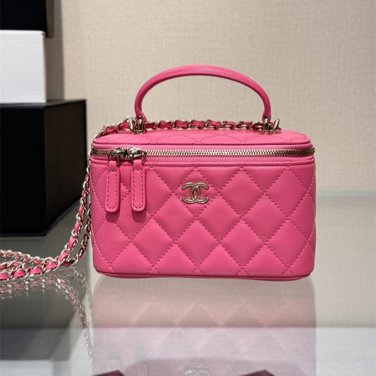 Lambskin Enamel Handle Clutch With Chain Fuchsia