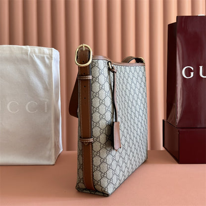 Gucci GG Emblem small bucket bag.